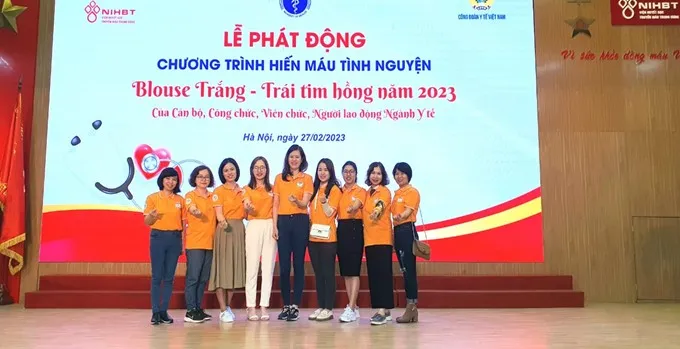 Đoàn viên Công đoàn Viện Kiểm nghiệm thuốc Trung ương Hưởng ứng nhiệt tình hoạt động Hiến máu “Blouse trắng – Trái tim hồng”